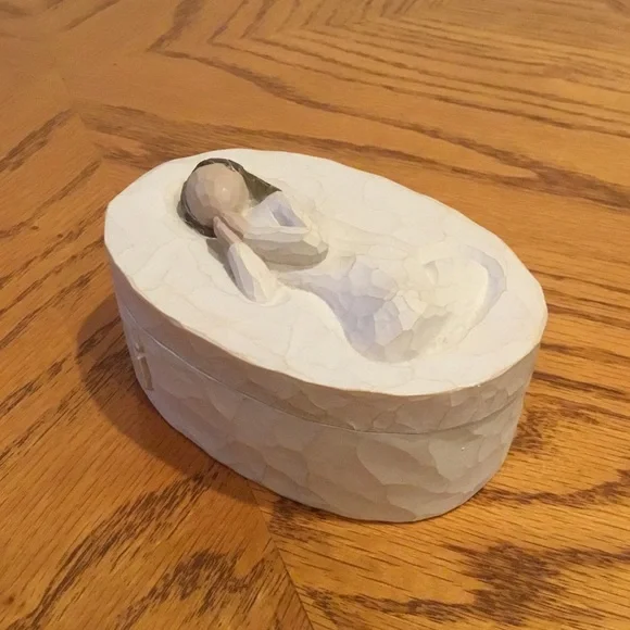 Willow Tree “Angel of Prayer” Prayer/Keepsake Box - Picture 9 of 10